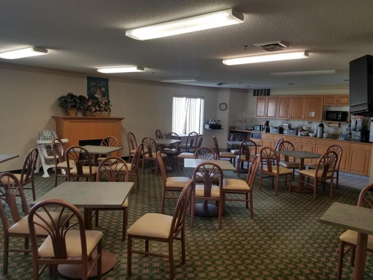 Syracuse Inn And Suites Bagian luar foto